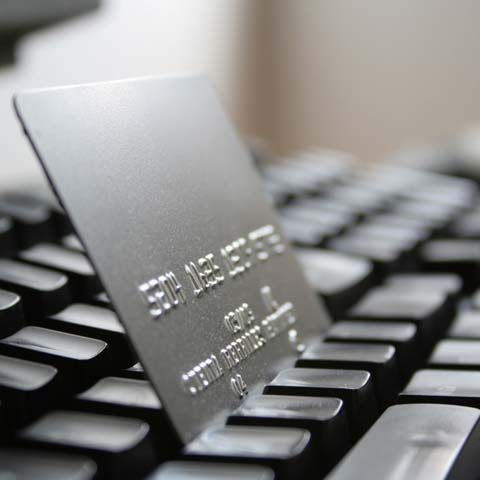 Operaţiunile bancare pe internet vă pot ajuta să faceţi economie