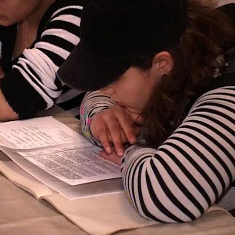 Preoţii din Cluj dau meditaţii, gratuit, elevilor cu probleme financiare