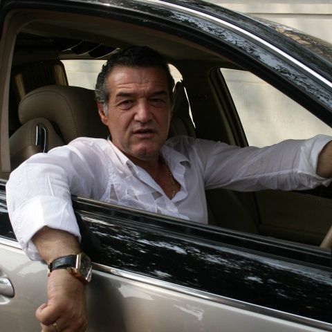 Dezbatere REALITATEA.NET: Credeţi că acuzaţia care i se aduce lui Gigi Becali este întemeiată?