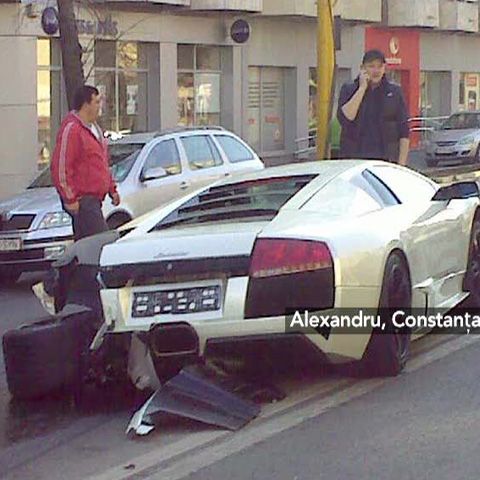 O maşină de lux a fost implicată într-un accident, în Constanţa