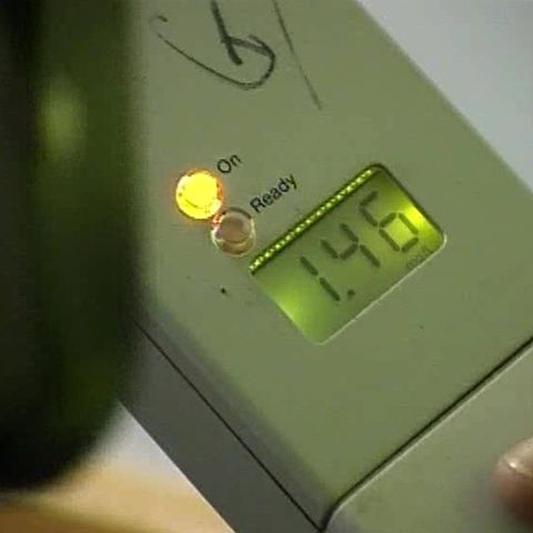 Un şofer beat a făcut praf patru maşini parcate pe trotuar 