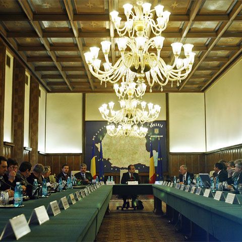 Bugetarii vor beneficia, în 2009, de tichete de vacanţă