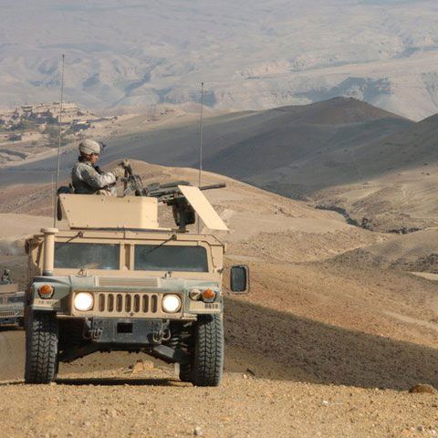 Mai mulţi militari români au murit în Afganistan în cei patru ani de când România participă cu trupe în această regiune