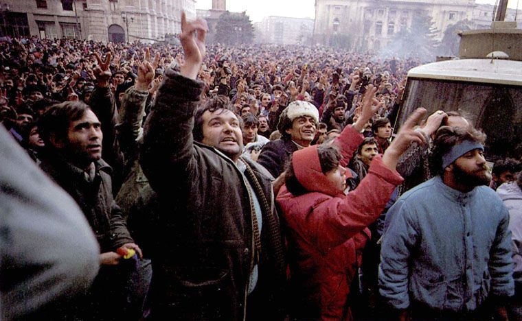 Seamănă revolta din Moldova anului 2009 cu revoluţia română din 1989? Spuneţi-vă părerea