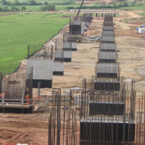 Bechtel ar putea finaliza primii 200 de km de autostradă până în 2012 