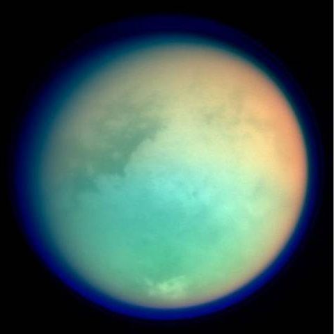 Titan ar putea avea un ocean subteran de hidrocarburi