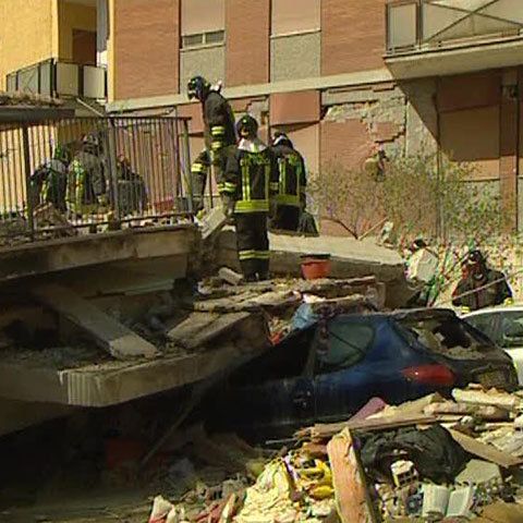 Ambasada din Italia a acordat asistenţă consulară pentru 38 de români afectaţi de cutremur