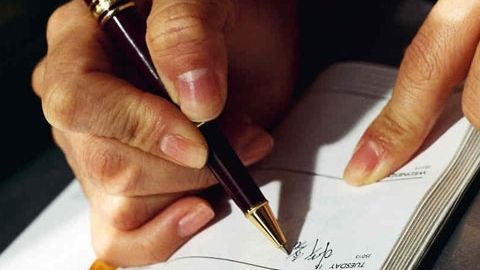 Cum îţi faci CV European. VEZI aici model şi instrucţiuni de completare