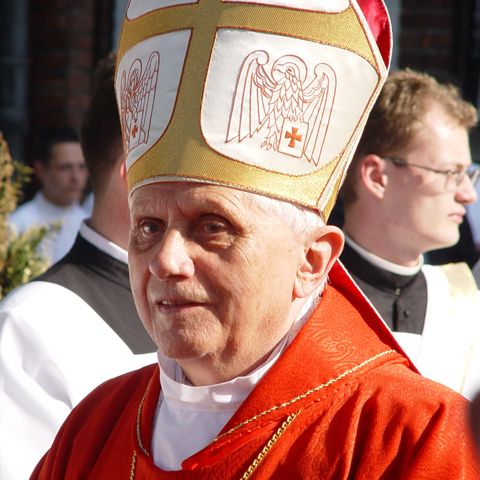 Papa Benedict al XVI-lea a făcut un apel la pace în Orientul Apropiat şi în Africa - VEZI VIDEO