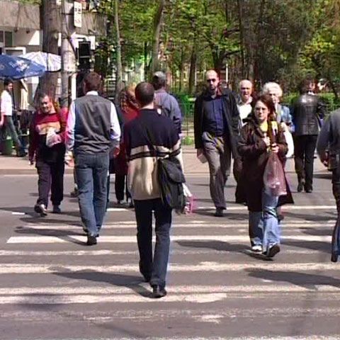INSOMAR: 50% dintre români spun că situaţia lor financiară s-a înrăutăţit