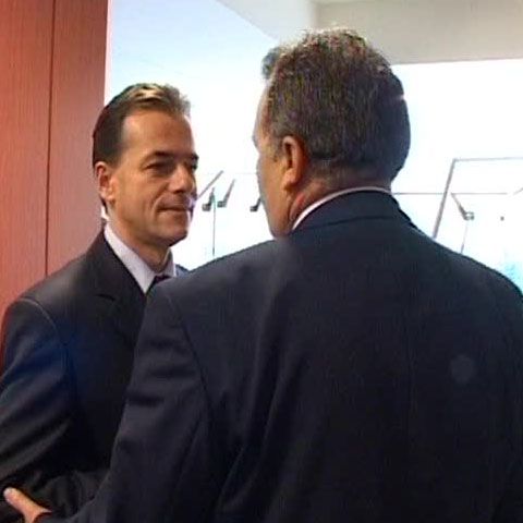 Liberalii vor demara o campanie împotriva impozitului forfetar 