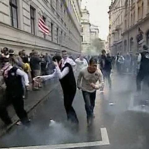 Mai mulţi poliţişti au fost răniţi în confruntările cu protestatarii la Budapesta