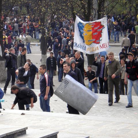 Poliţia din Chişinău le cere părinţilor să plătească "întreţinerea" tinerilor arestaţi