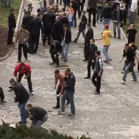 Un tânăr moldovean le-a fost adus părinţilor, de autorităţi, într-un sicriu ermetic
