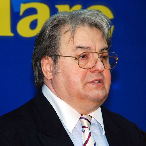 C.V. Tudor spune că a câştigat procesul cu Administraţia Prezidenţială în cazul "Steaua României"