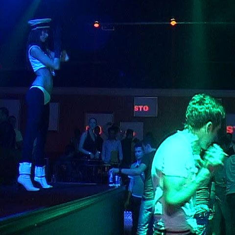 Tinerii din Bucureşti s-au distrat şi duminică noapte în cluburi