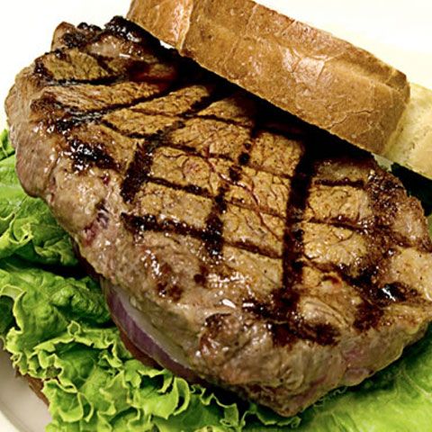 Consumul de carne friptă sau prăjită prea mult creşte riscul de cancer pancreatic