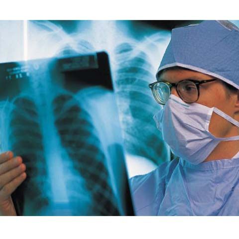 Italienii îi conving pe români să meargă la medic cu afişe: "Nu vă denunţăm!"