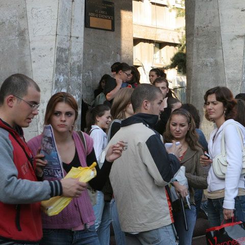 Taxele vor creşte cu 20% pentru anul de studii 2009-2010, la Academia de Studii Economice şi Universitatea "Carol Davila"