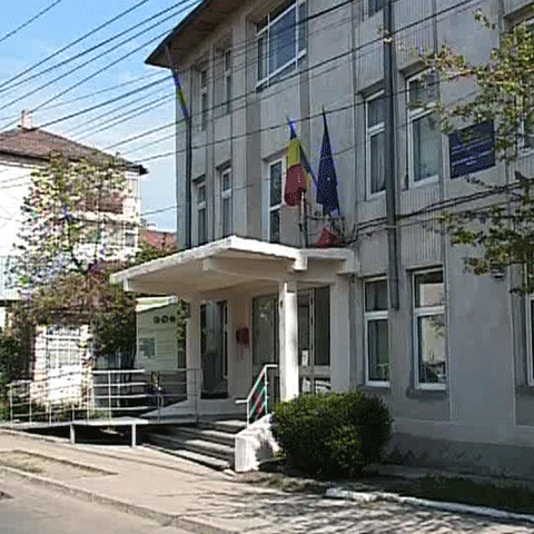 Zeci de şefi din instituţiile deconcentrate din toată ţara au primit deciziile de eliberare din funcţie
