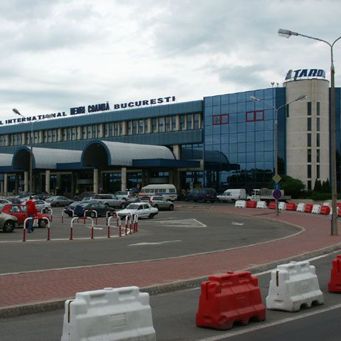 Aeroporturile Otopeni şi Băneasa au sporit vigilenţa, ca urmare a gripei porcine din SUA şi Mexic