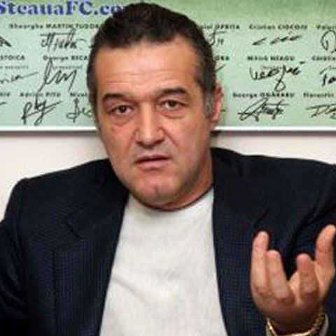 Presupuşii hoţi ai maşinii lui Becali au fost reţinuţi - VEZI IMAGINI DE LA LOCUL DESCINDERII