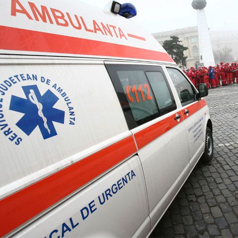 Un medic de pe o ambulanţă ieşeană şi-a abandonat pacienta pentru că îşi terminase tura