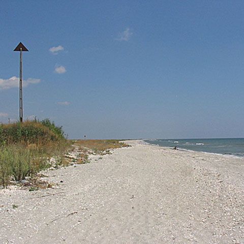 Plaja de la Corbu, preferată de turişti în detrimentul Vamei Vechi