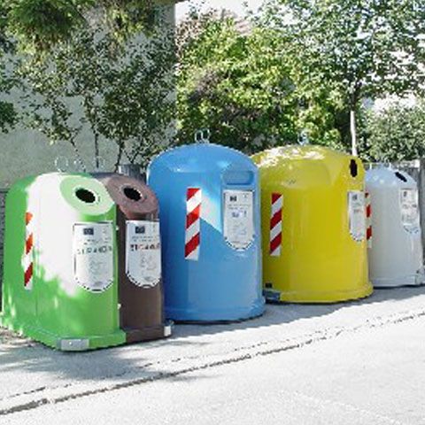 O echipă a AgentGreen a împărţit saci biodegradabili turiştilor din Parcul Natural Comana