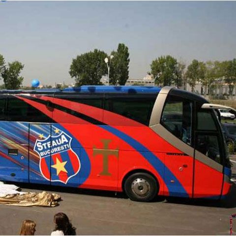 Autocarul cu jucătorii echipei Steaua a fost atacat cu pietre 