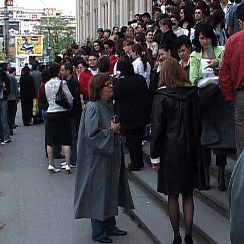 Persoanalul auxiliar din trei instanţe bucureştene au protestat miercuri din nou