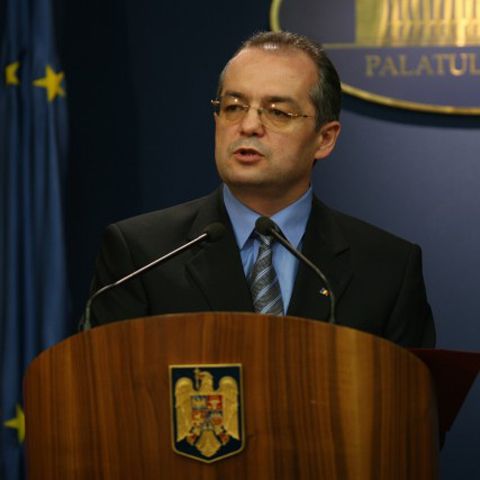 Emil Boc doreşte relansarea creditării şi apariţia mai multor locuri de muncă pe piaţă
