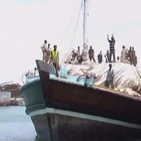 Cei 11 marinari români răpiţi marţi de piraţii somalezi sunt în afara oricărui pericol