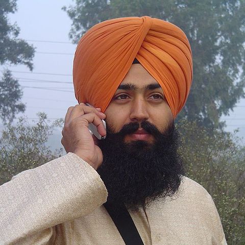 Agenţii de poliţie sikh din Marea Britanie vor turbane antiglonţ