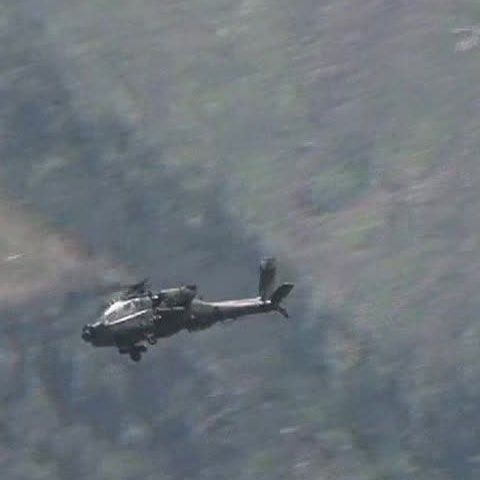 Talibanii se dovedesc greu de învins, deşi sunt atacaţi pe multe fronturi 