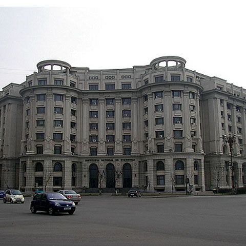 Deficitul comercial al României a scăzut cu 60% în primul trimestru