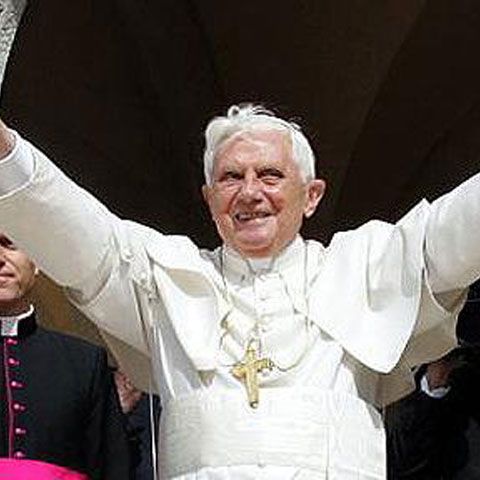Papa Benedict al XVI-lea a pus un bileţel la Zidul Plângerii 