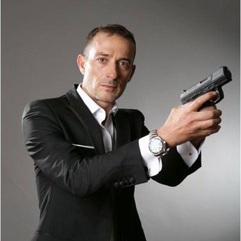 Mazăre are liber la o plajă vastă de ilegalităţi