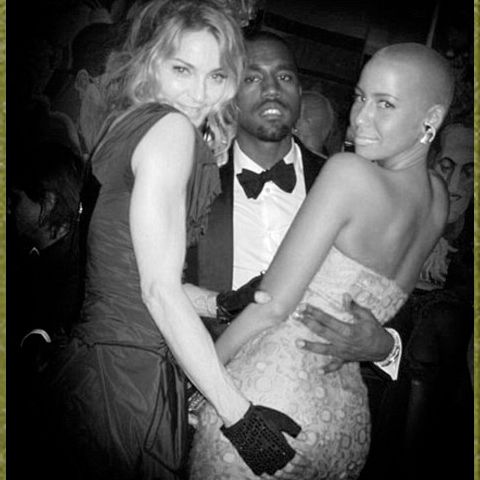 Madonna, cu mâna pe fundul iubitei lui Kanye West