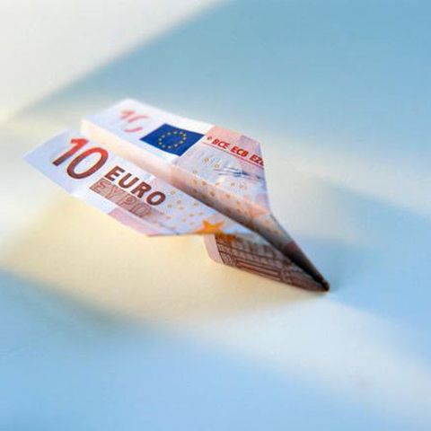 Sute de bancnote împrăştiate pe autostradă au încurcat circulaţia în Germania