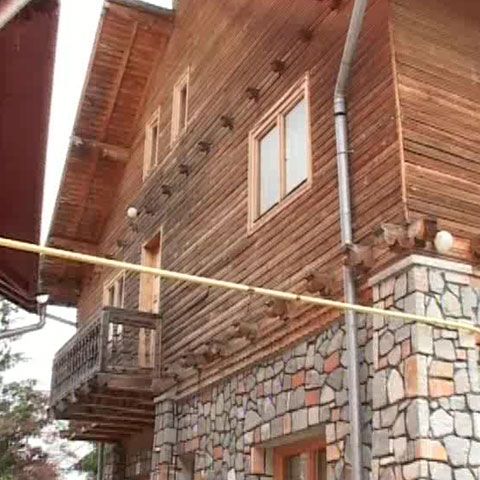 Poliţiştii prahoveni au descoperit în Comarnic un azil de bătrâni ilegal