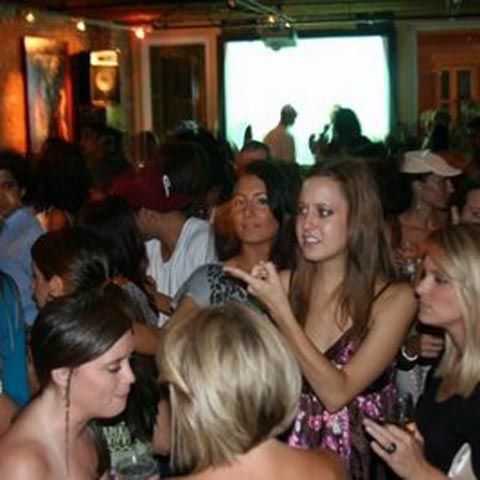 Petreceri la tine acasă, pentru a plăti chiria