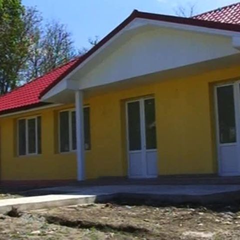 În satul Roşiori din Vaslui s-a ridicat o şcoală care nu este funcţională 