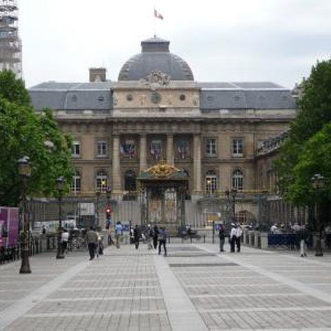 Ministerul Justiţiei a cheltuit doar 3% din banii daţi de Banca Mondială, în 2006, pentru reformă