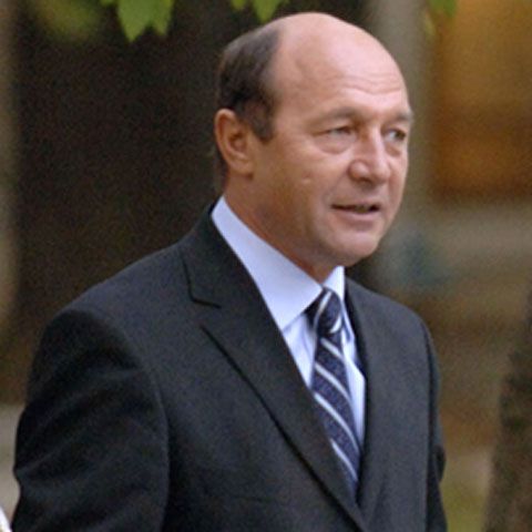 Traian Băsescu nu ştie sigur dacă va mai candida, din cauza crizei şi a \"tonelor de jigniri\"