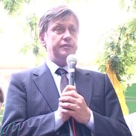 C. Antonescu: Băsescu şi Boc mint despre situaţia economică 