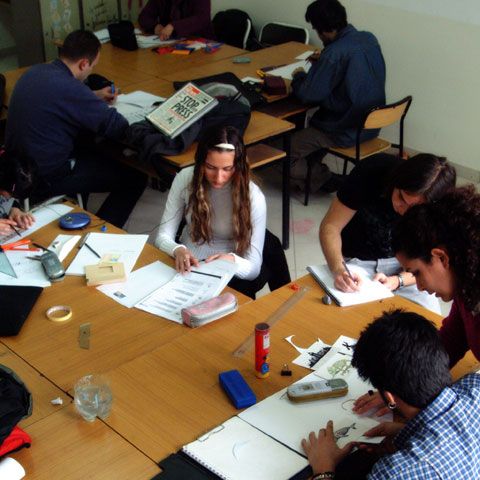 Circa 80% dintre elevii claselor a VII-a şi a VIII-a din Capitală au promovat teza la limba română