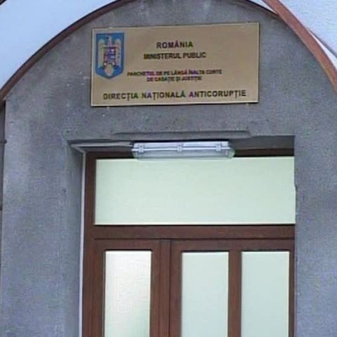 Fiii unui colonel de la SRI Prahova sunt anchetaţi de DNA