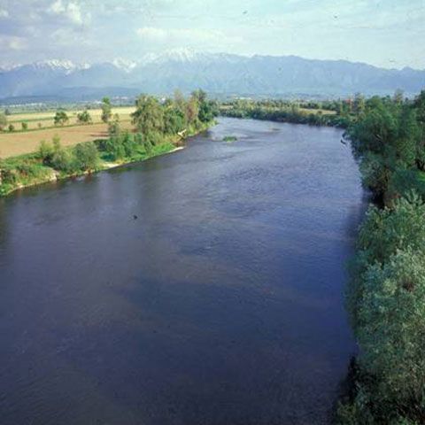 Parapeţii unui pod de pe DN 17 D au căzut în Someşul Mare, dar traficul rutier nu a fost restricţionat