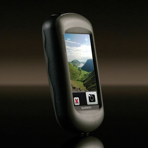 Garmin Oregon 550 cu cameră foto integrată, touchscreen şi GPS se lansează în România